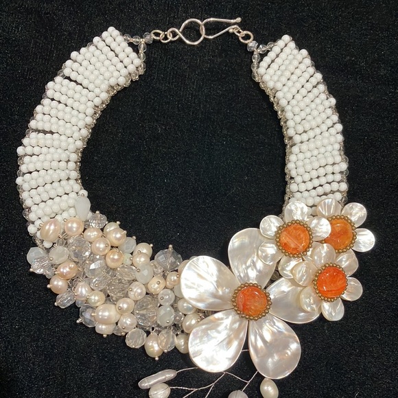 White Daisy Beaded Statement Necklace- G11 - Picture 5 of 5